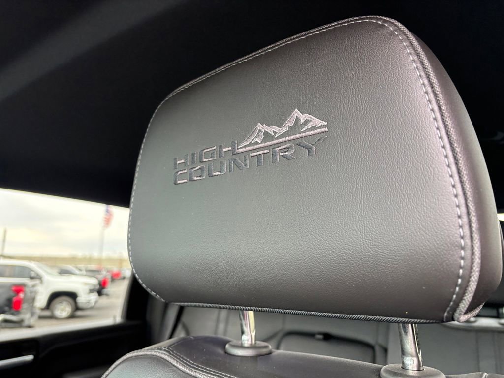 Used 2020 Chevrolet Silverado 2500 High Country image 13