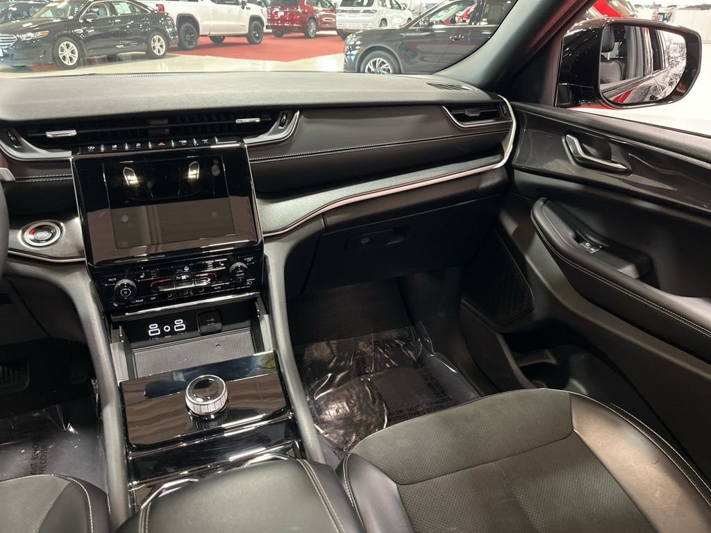 Used 2023 Jeep Grand Cherokee Altitude image 18