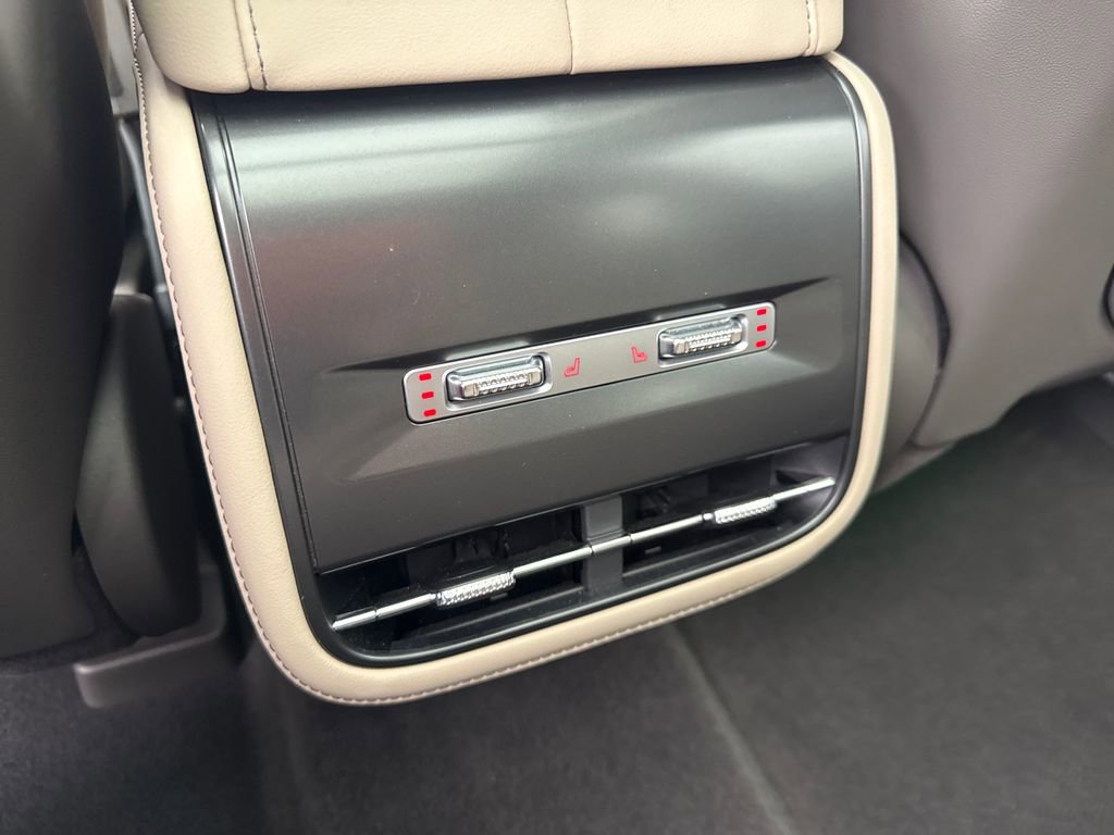 Used 2025 Lincoln Nautilus Reserve image 17