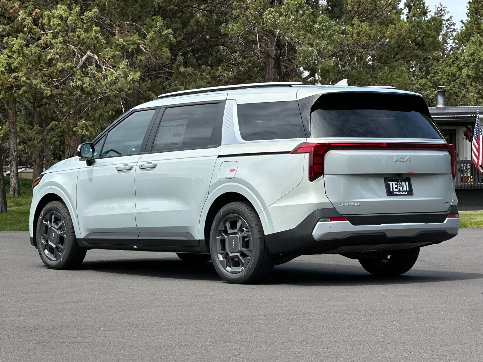 New 2026 Kia Carnival EX FWD image 6