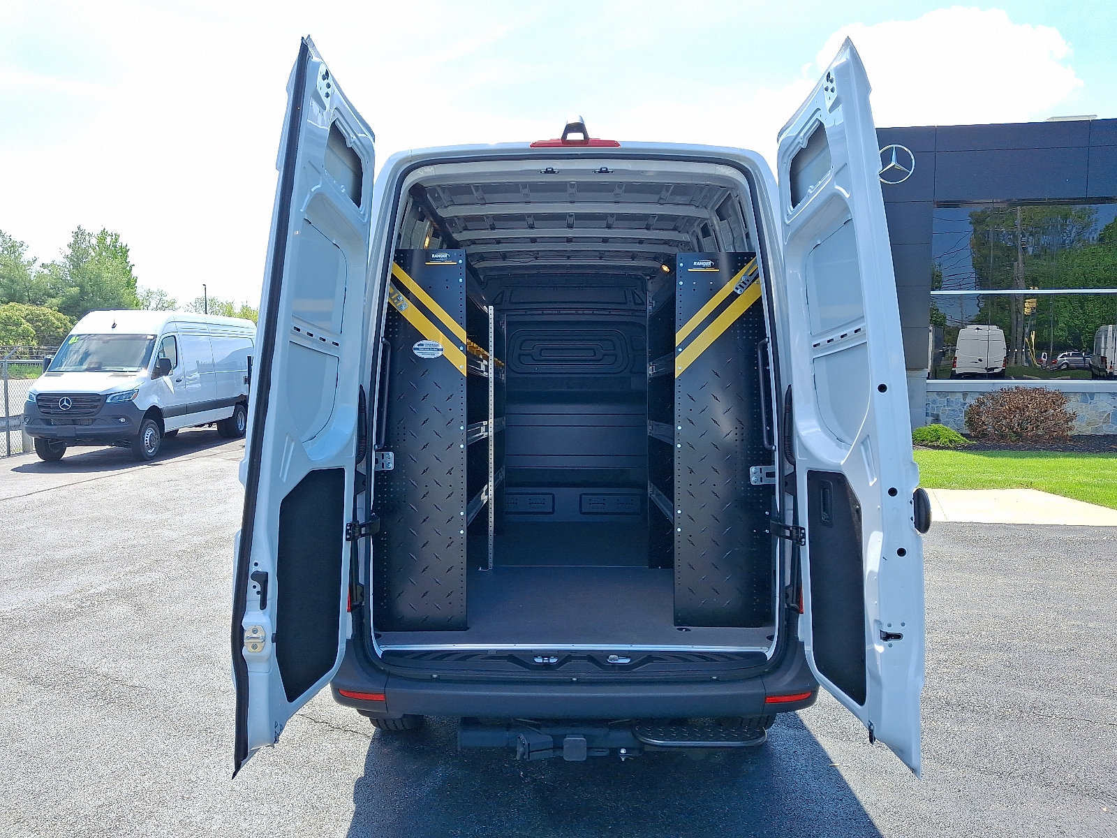 Used 2025 Mercedes-Benz Sprinter 2500 image 9