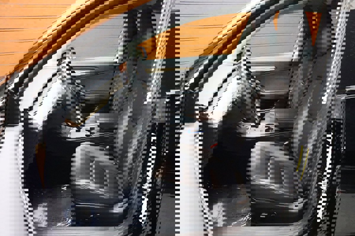 Used 2023 Tesla Model 3 Standard Range image 35