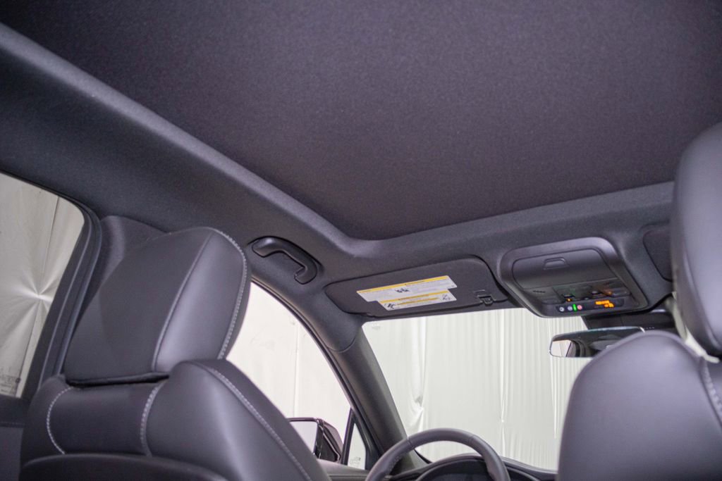 Used 2023 Cadillac XT4 Luxury w/ Cold Weather Package image 16