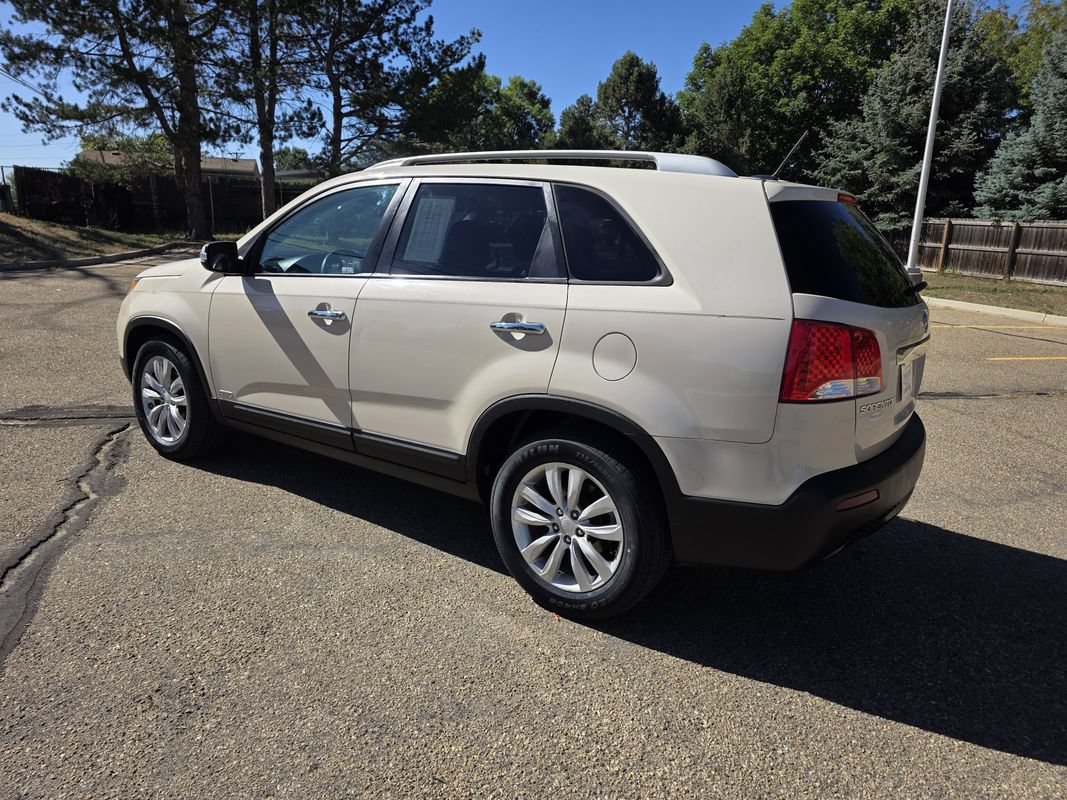 Used 2011 Kia Sorento LX AWD/4WD image 3