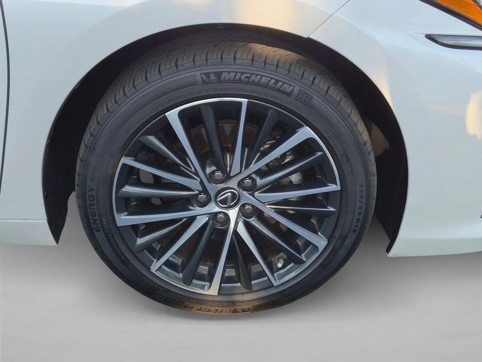 Used 2025 Lexus ES 300h w/ Premium Package FWD image 23
