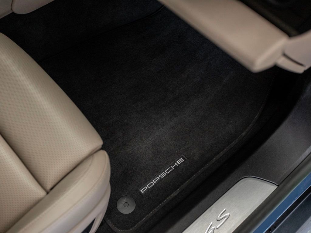 Used 2022 Porsche Taycan 4S image 36