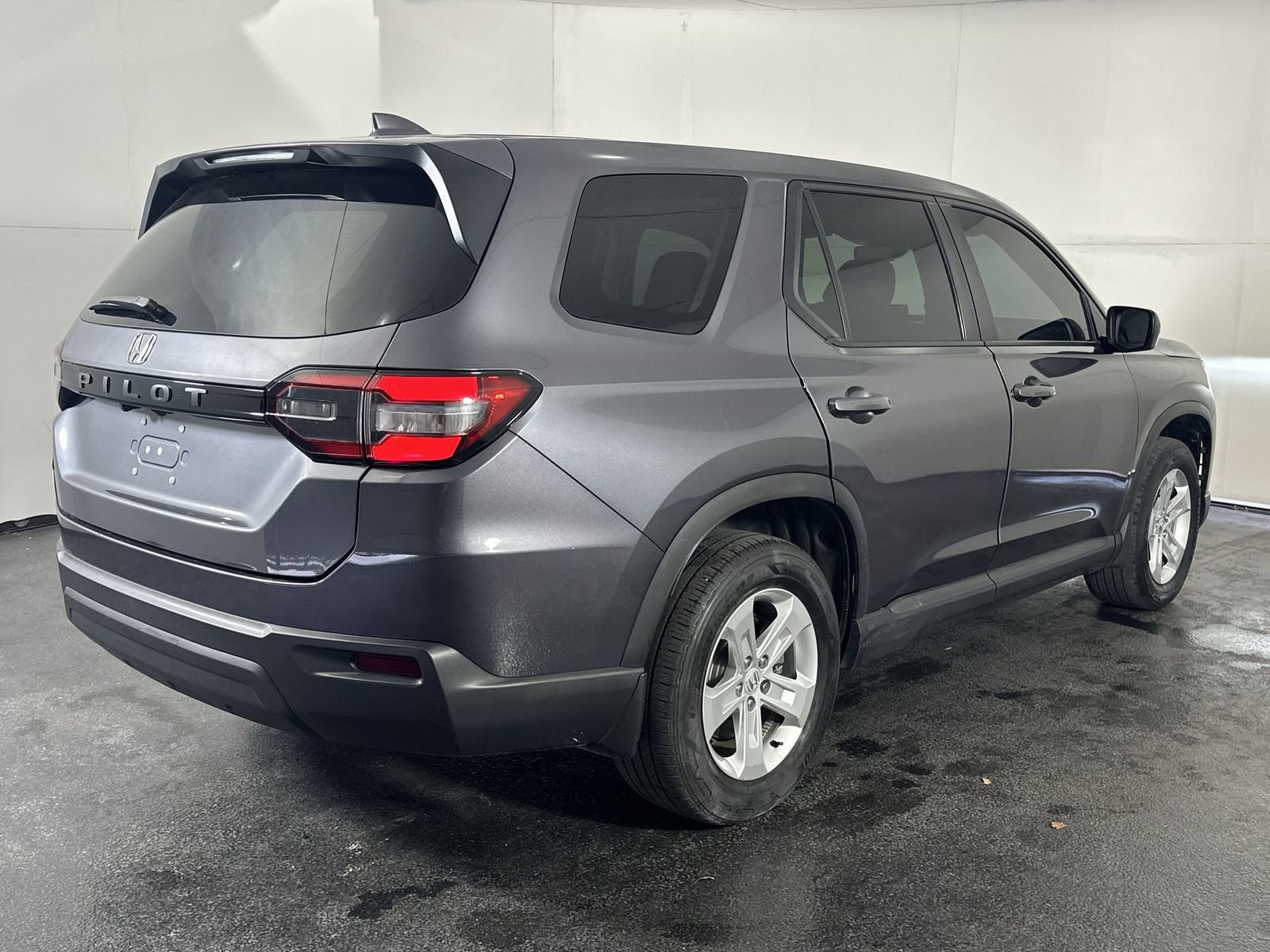 Used 2023 Honda Pilot LX image 11