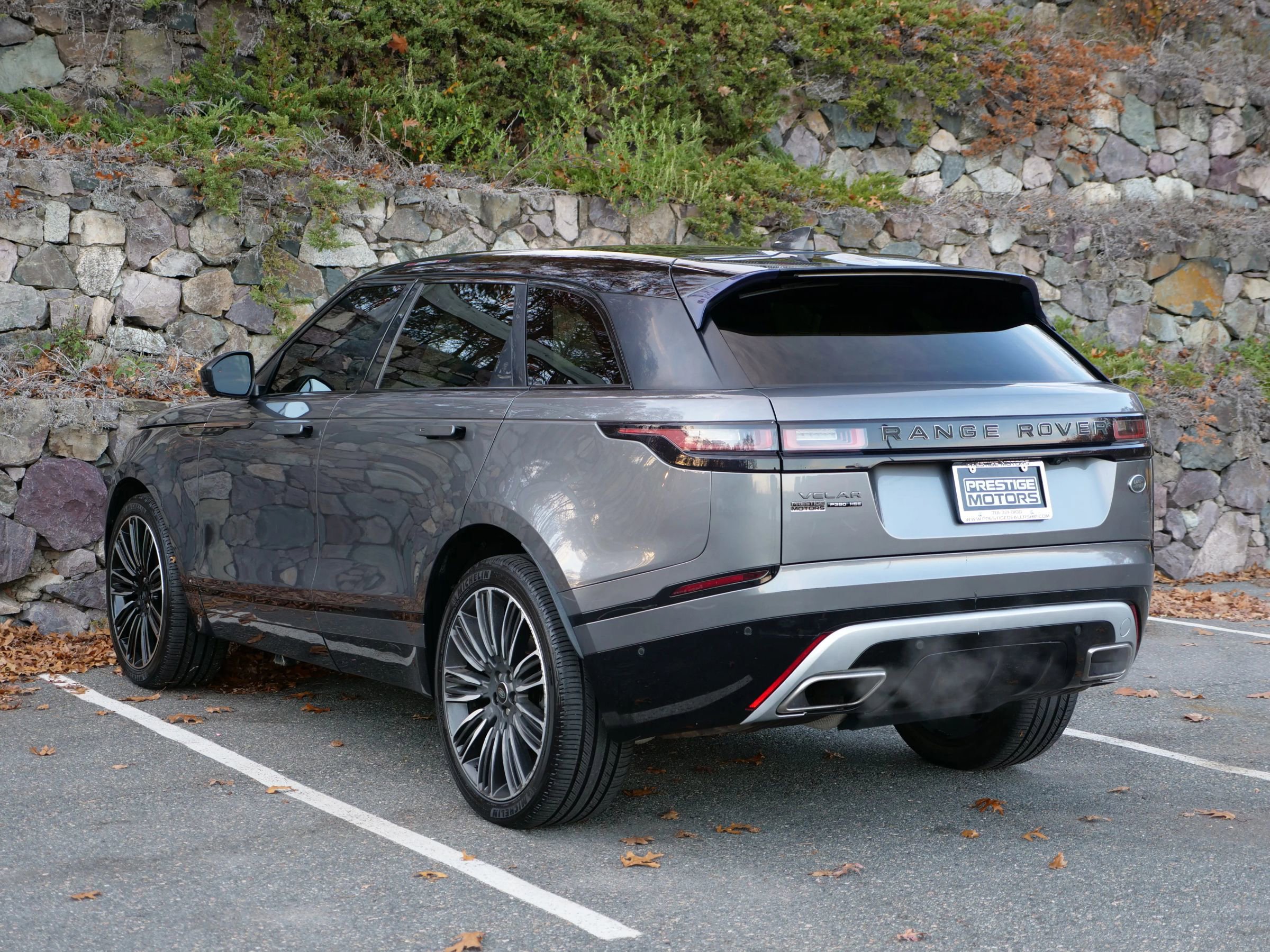 Used 2018 Land Rover Range Rover Velar R-Dynamic HSE image 7
