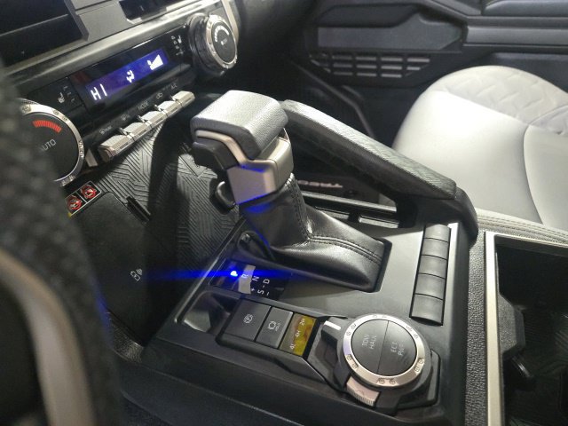 Used 2025 Toyota Tacoma SR5 AWD/4WD image 16