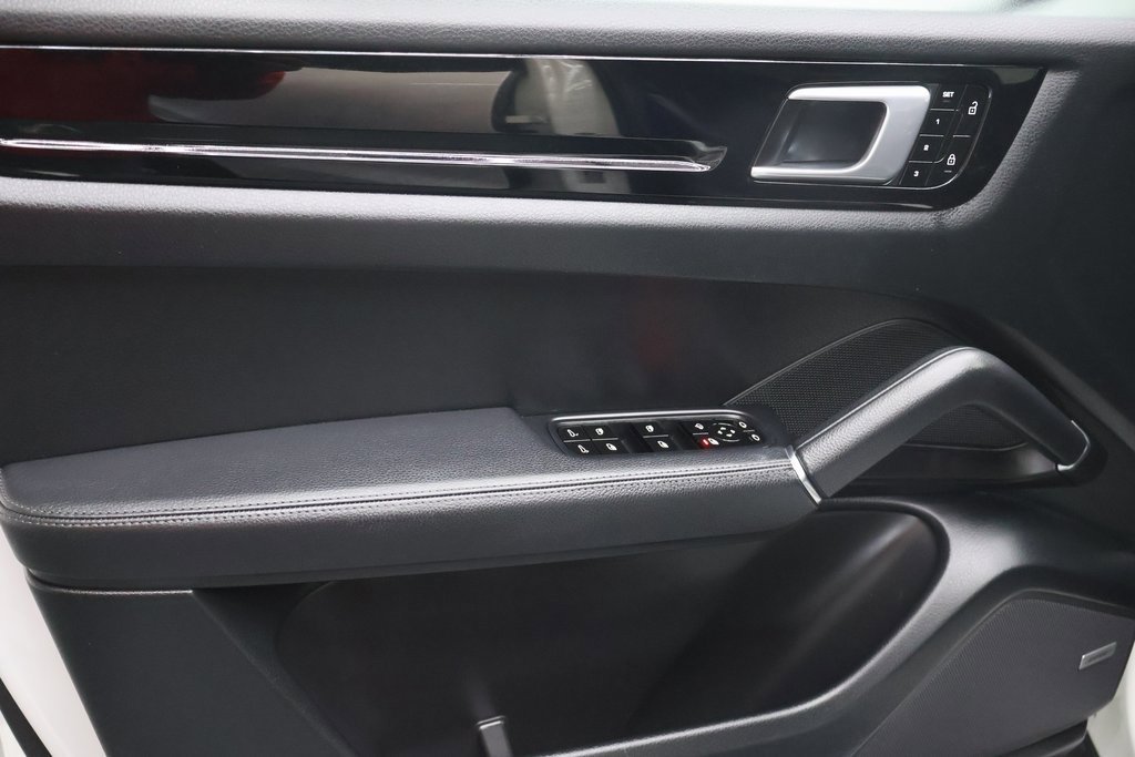 Used 2021 Porsche Cayenne image 16