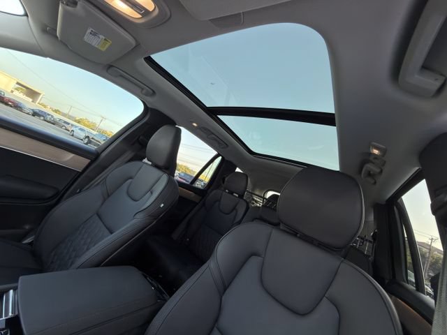 Used 2025 Volvo XC90 B6 Plus AWD/4WD image 27