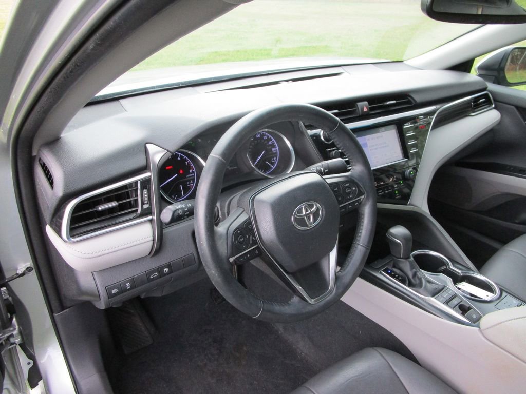 Used 2018 Toyota Camry XLE image 19