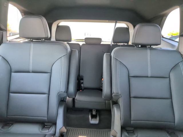 Certified 2025 GMC Acadia Elevation w/ Elevation Premium Package FWD image 27