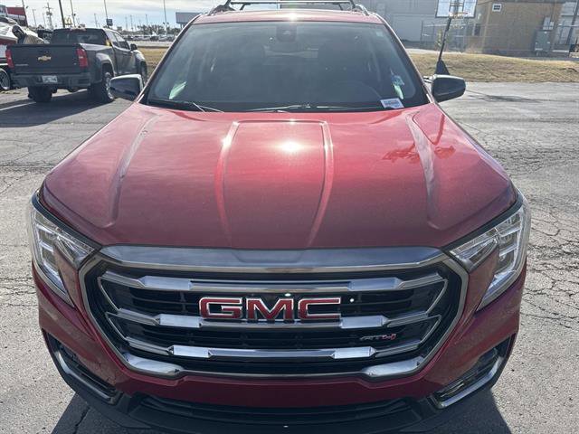 Used 2024 GMC Terrain AT4 image 2
