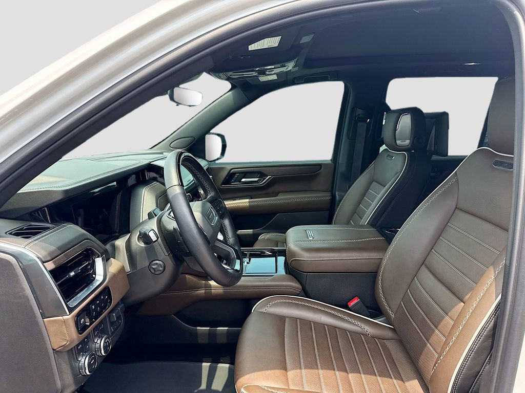 Used 2025 GMC Yukon Denali Ultimate AWD/4WD image 10