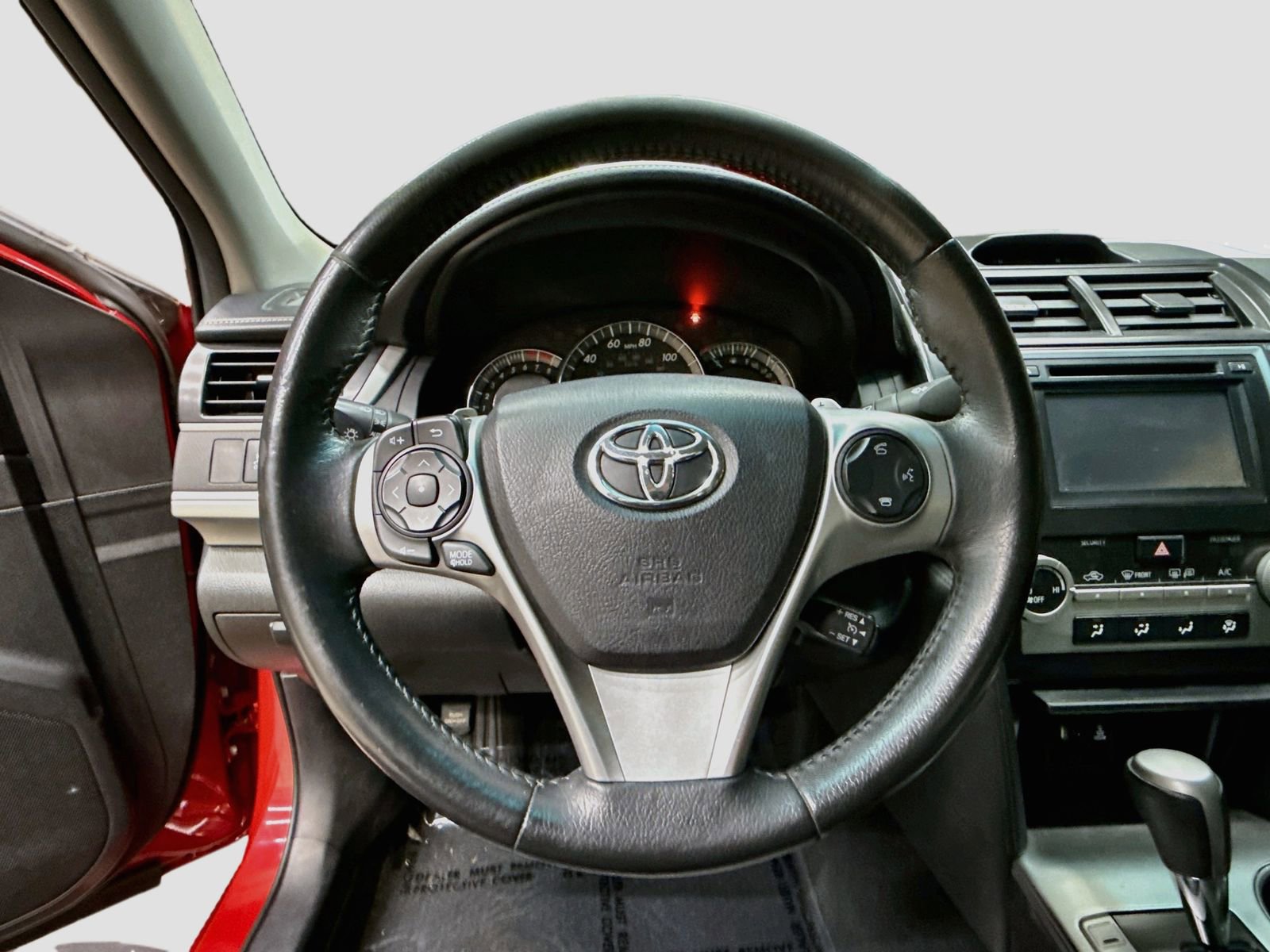 Used 2014 Toyota Camry SE FWD image 13