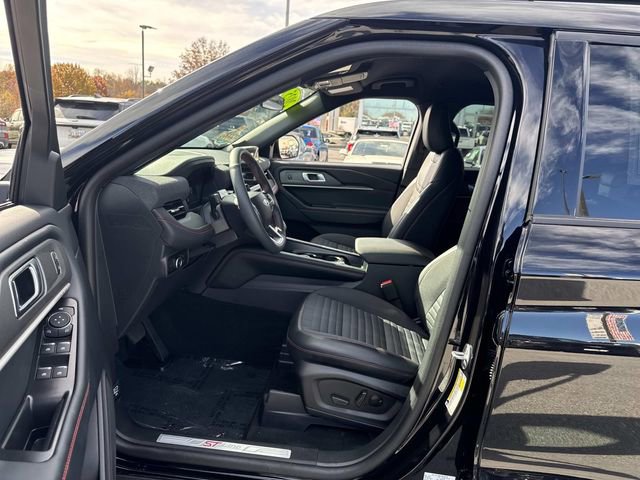 Used 2025 Ford Explorer ST-Line image 17