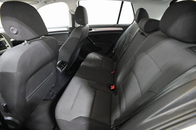 Used 2017 Volkswagen Golf S image 8