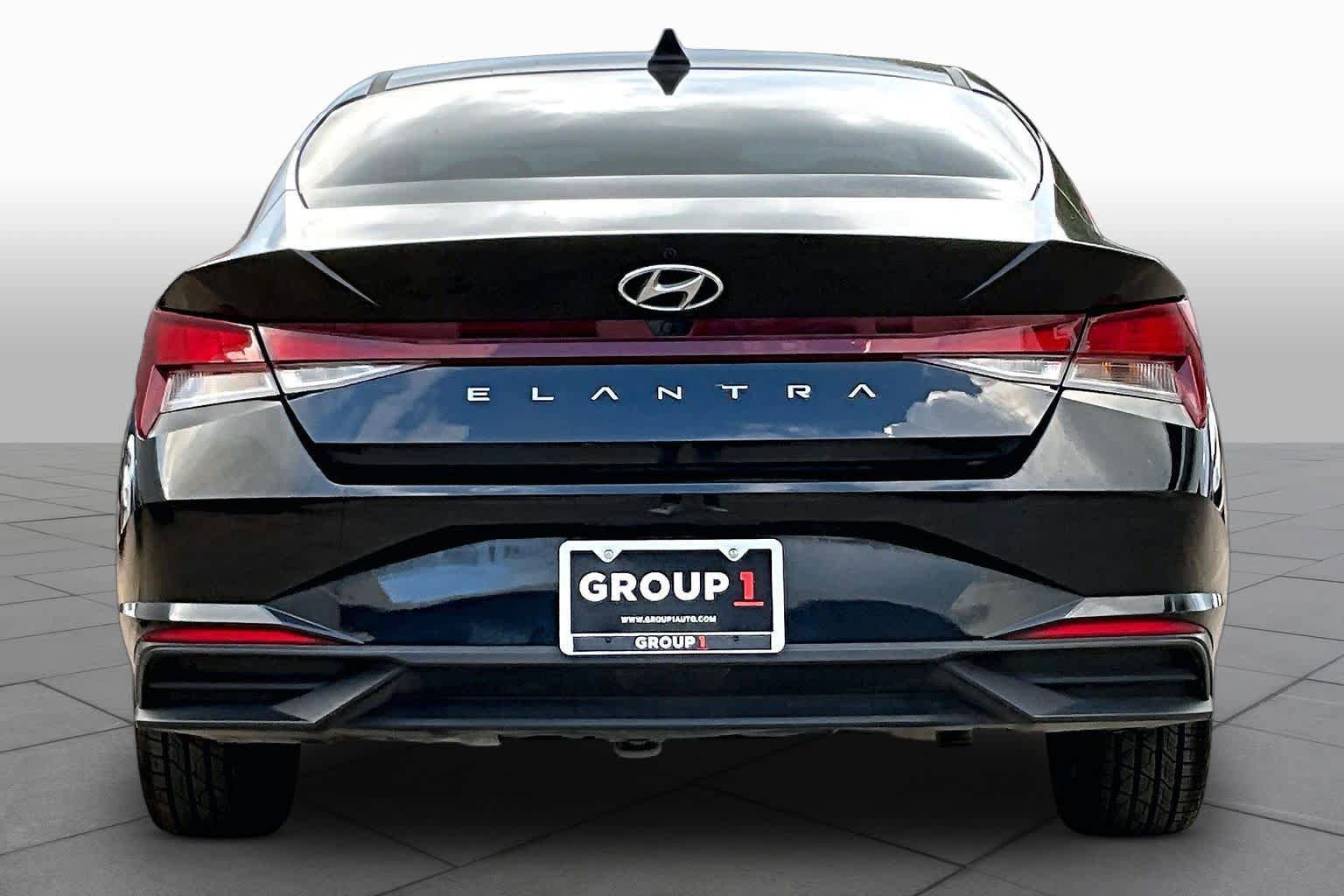 Used 2023 Hyundai Elantra SEL w/ Convenience Package FWD image 5