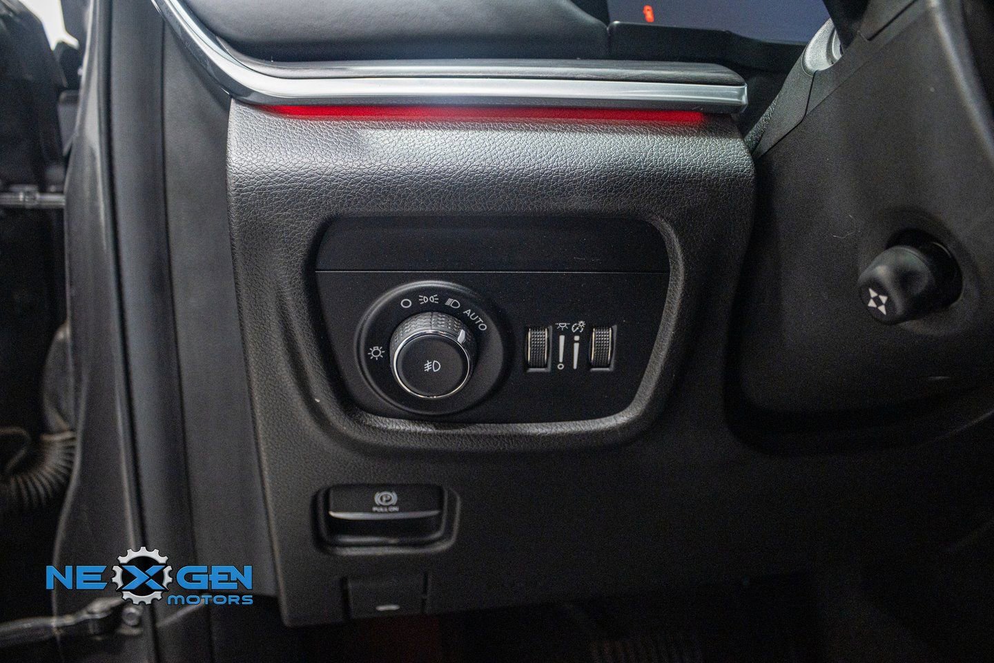 Used 2021 Jeep Grand Cherokee L Overland w/ Luxury Tech Group IV AWD/4WD image 13