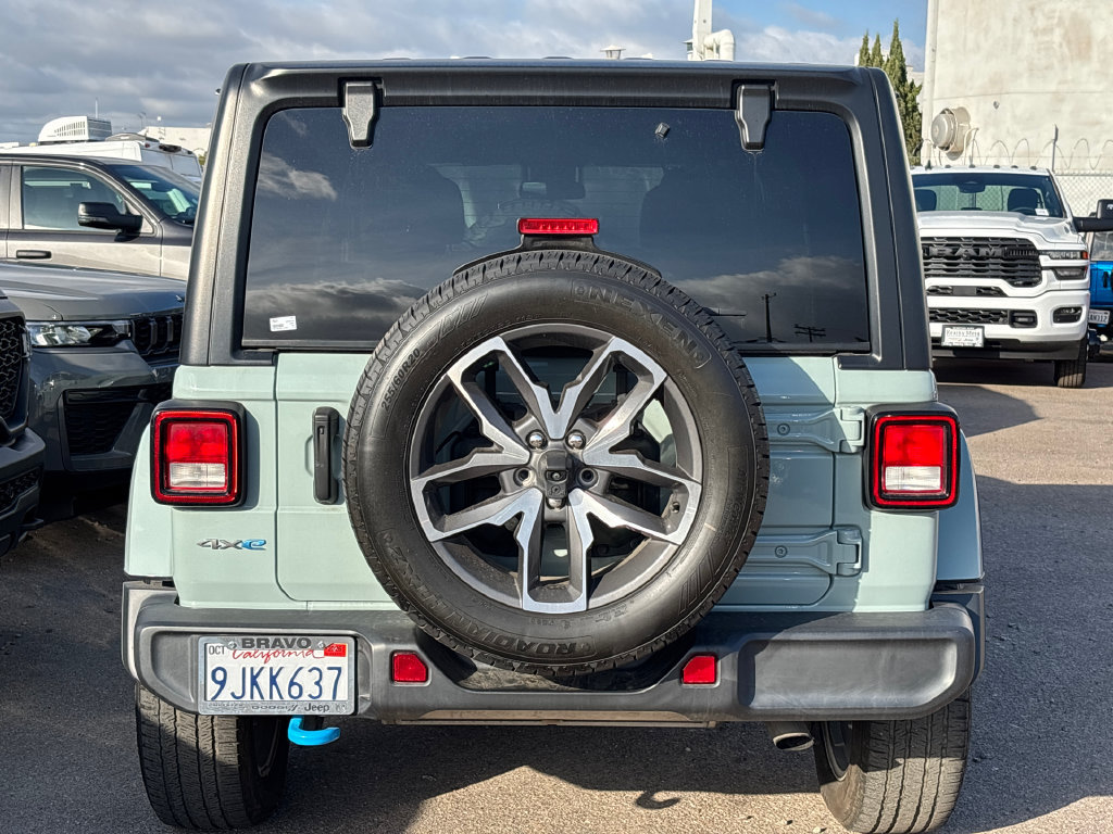 Used 2024 Jeep Wrangler Unlimited w/ Convenience Group AWD/4WD image 4