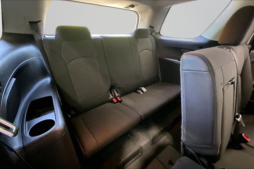Used 2016 GMC Acadia SLE AWD/4WD image 25