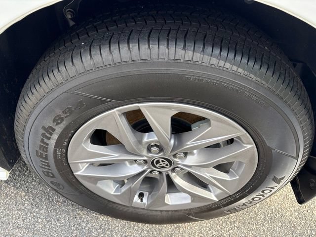 Used 2026 Toyota Sienna XLE FWD image 9