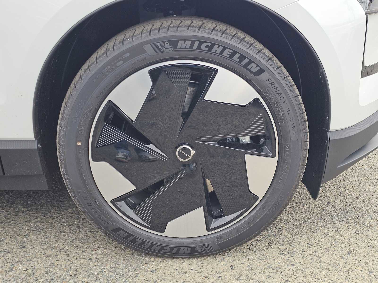 New 2026 Volvo EX30 Plus w/ Protection Package Premier image 9