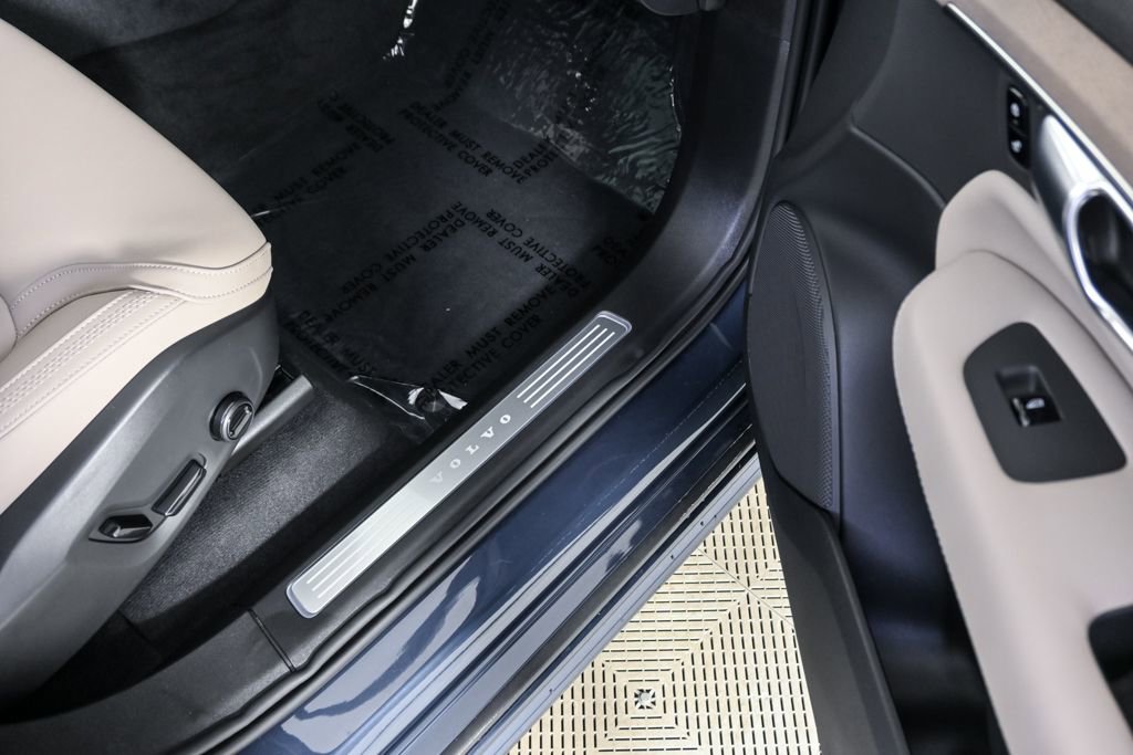 Certified 2026 Volvo XC90 B6 Plus w/ Protection Package Premier image 28