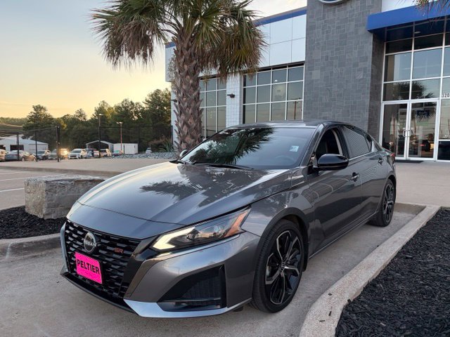 Used 2024 Nissan Altima 2.5 SR w/ SR Premium Package FWD image 3
