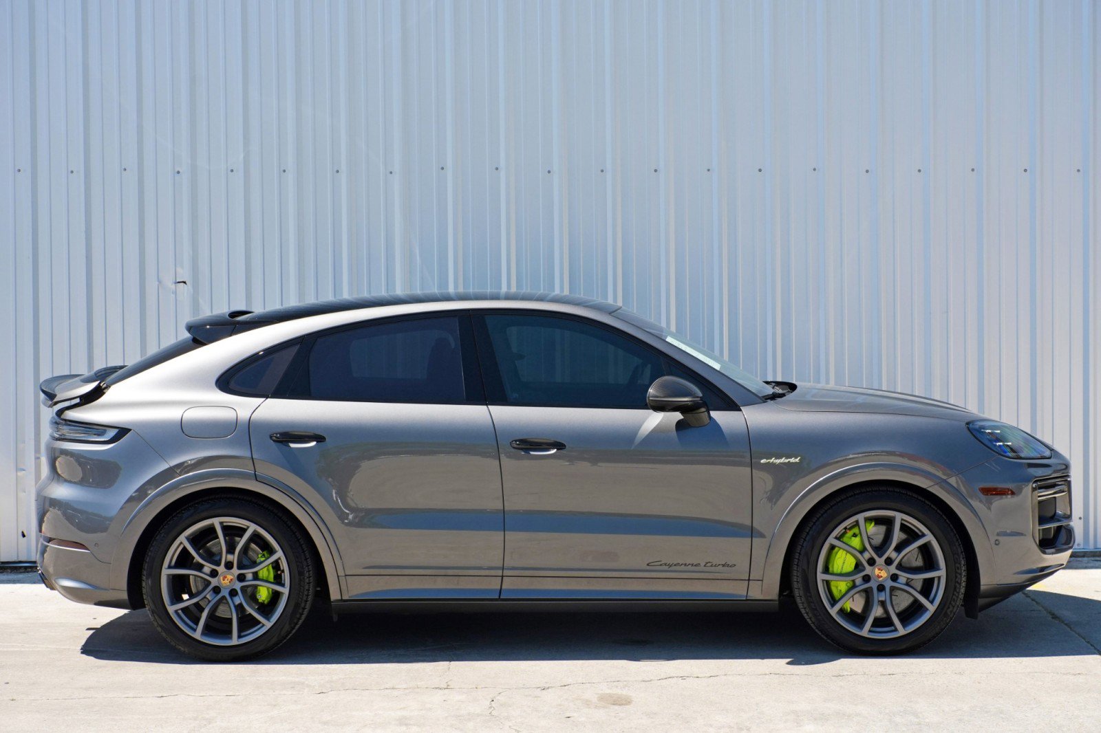 Used 2024 Porsche Cayenne Turbo AWD/4WD image 57