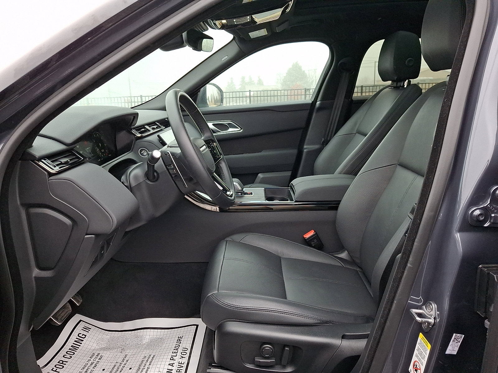 Used 2025 Land Rover Range Rover Velar Dynamic SE image 12