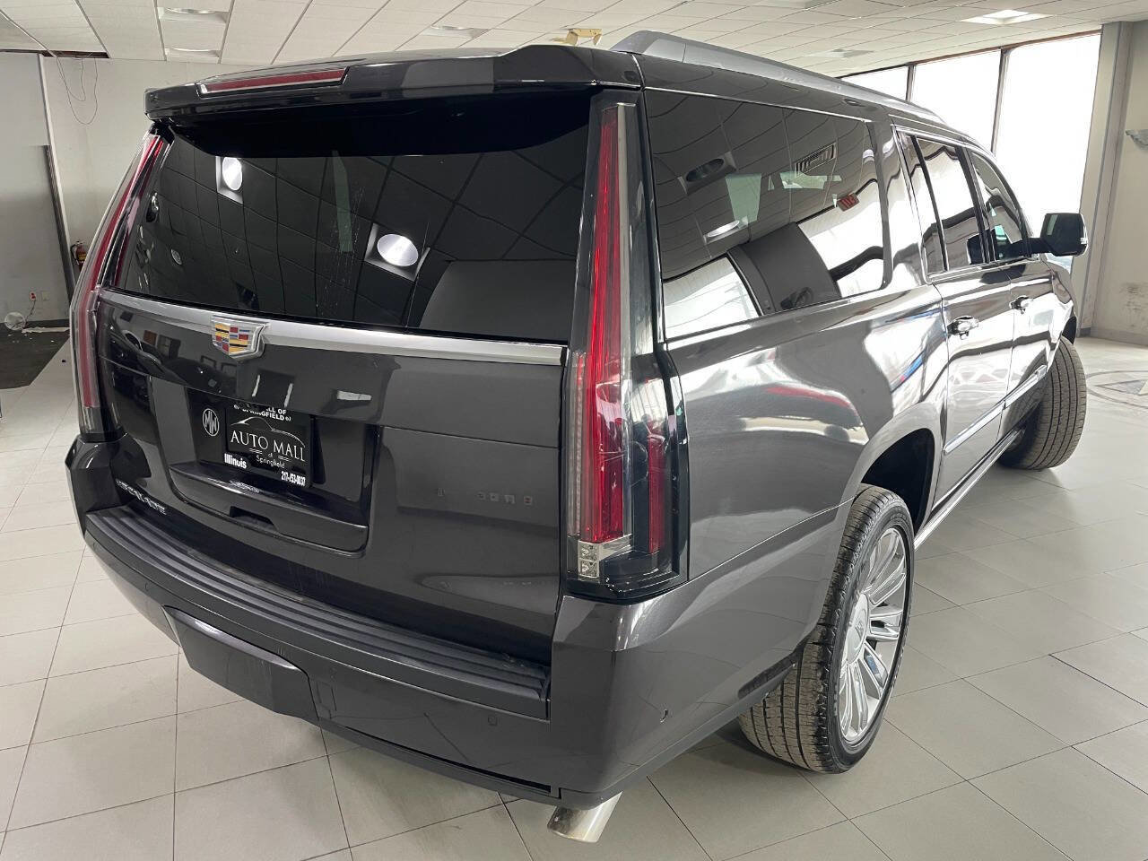 Used 2018 Cadillac Escalade ESV Platinum image 9