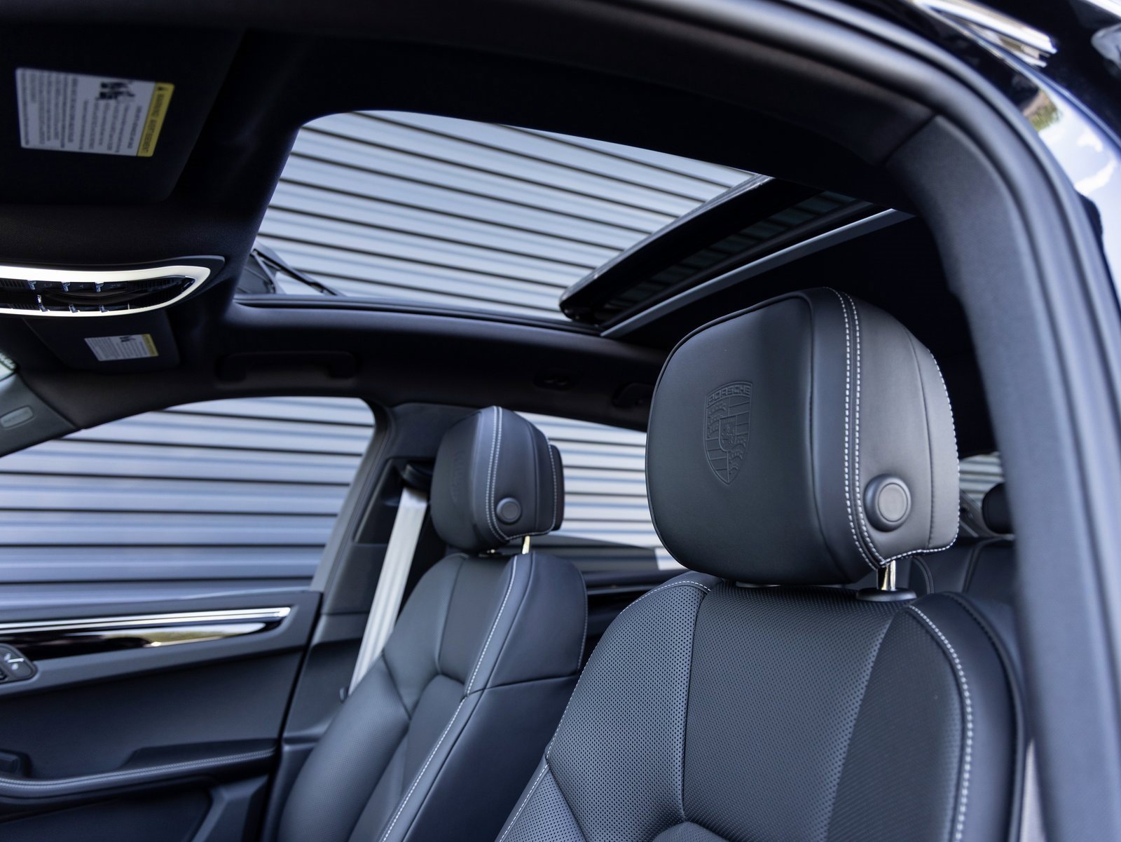 Used 2025 Porsche Macan Turbo image 25