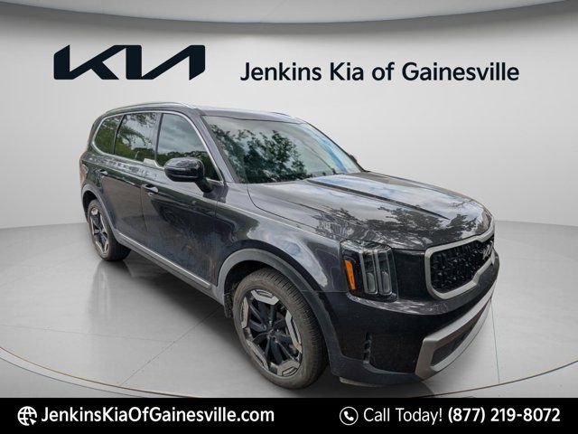Used 2025 Kia Telluride EX w/ EX Captain's Chair Package FWD image 1