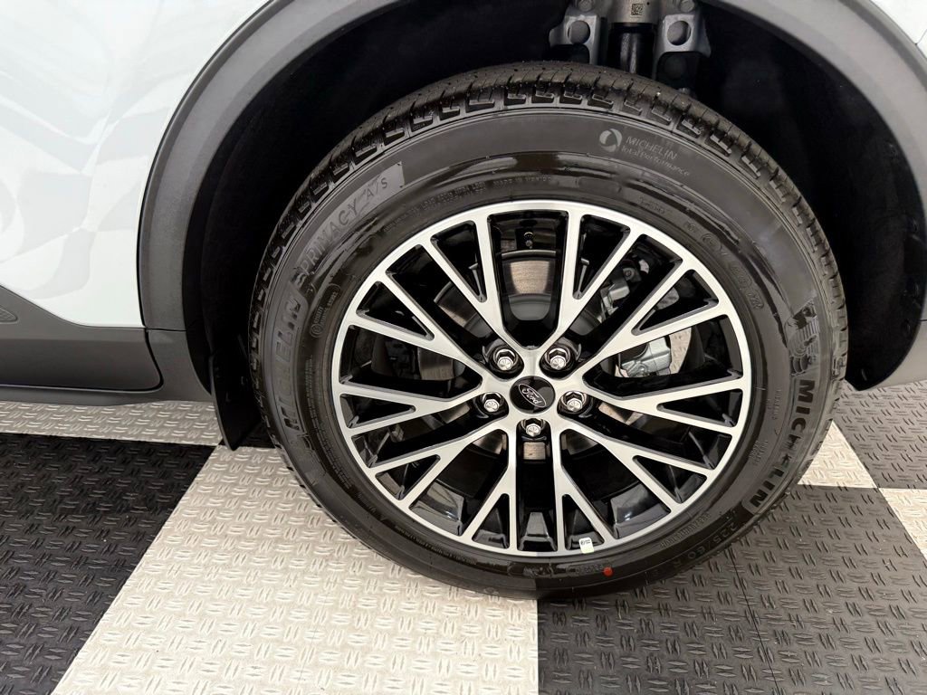 New 2025 Ford Escape SE w/ PHEV Premium Package image 11