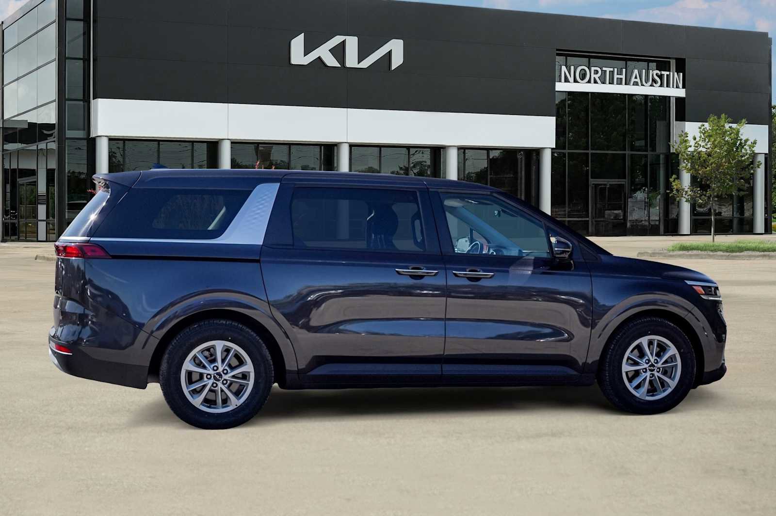 Certified 2024 Kia Carnival LX image 7