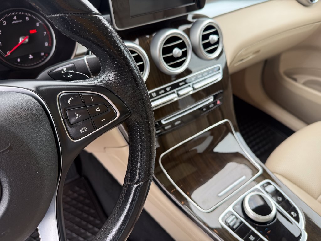 Used 2019 Mercedes-Benz GLC 300 image 29