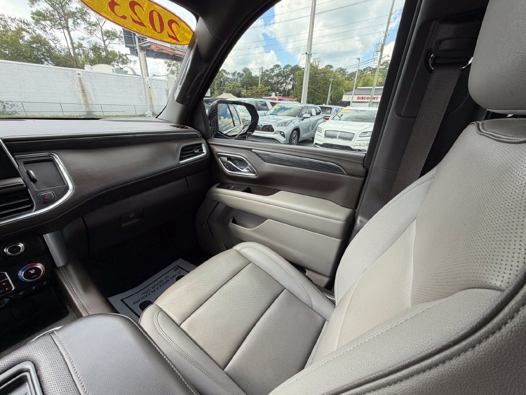 Used 2023 GMC Yukon XL SLT w/ SLT Premium Package RWD image 17