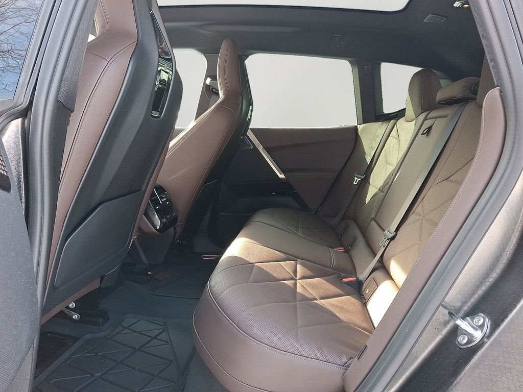 Used 2025 BMW iX xDrive50 w/ Premium Package image 8