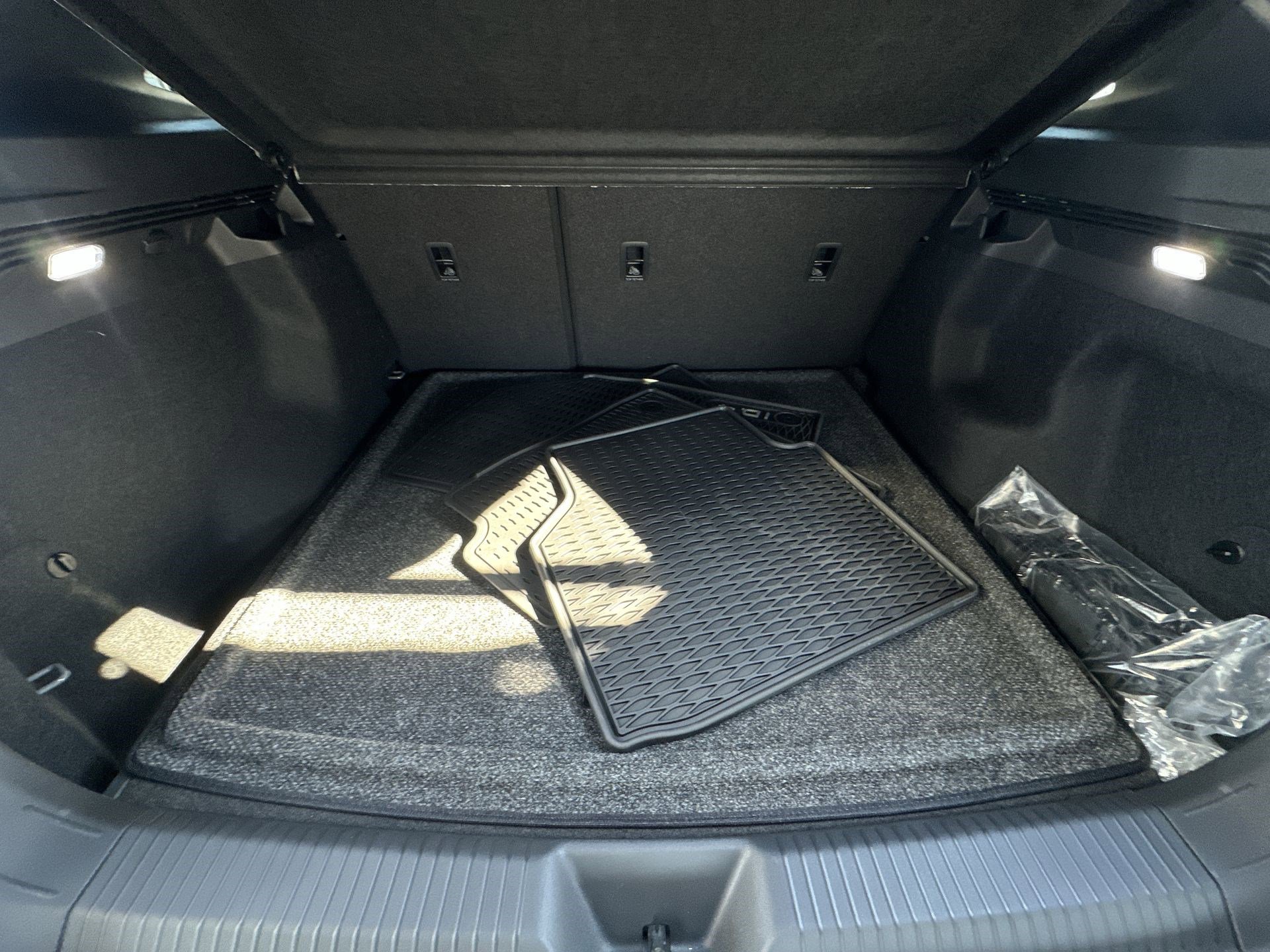 Used 2025 Volkswagen ID.4 Pro image 21