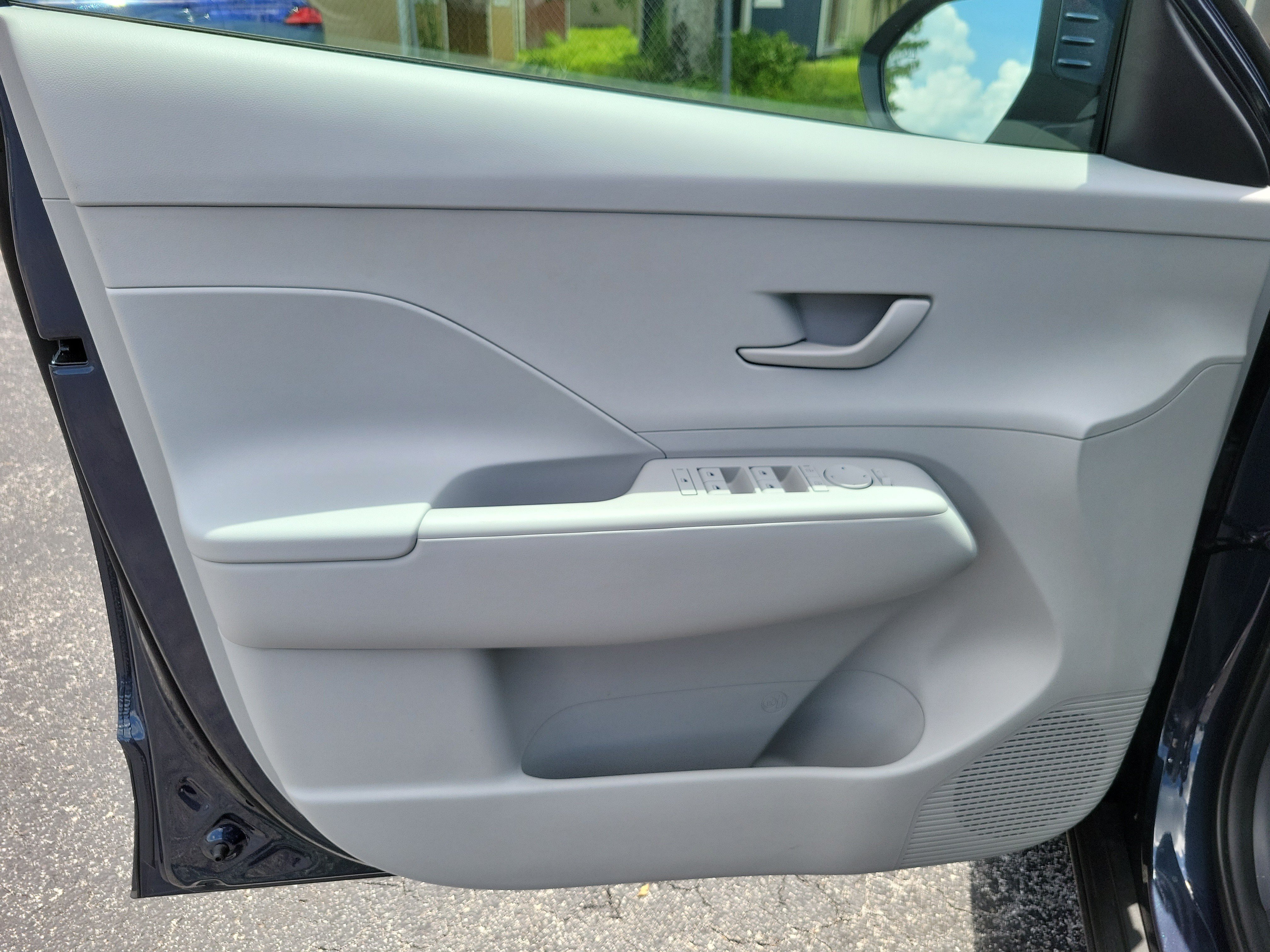 Used 2025 Hyundai Kona SEL FWD image 18