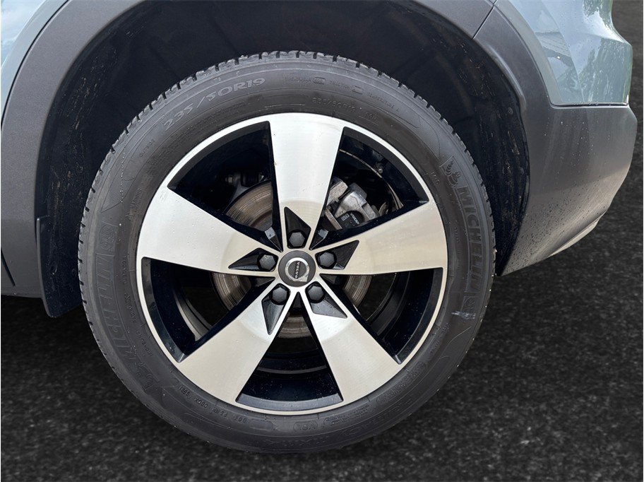 Used 2021 Volvo XC40 T5 Momentum w/ Premium Package AWD/4WD image 15
