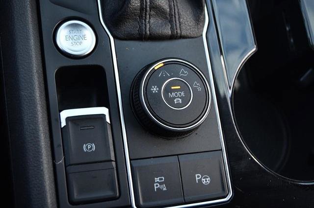 Used 2021 Volkswagen Atlas SEL Premium image 18