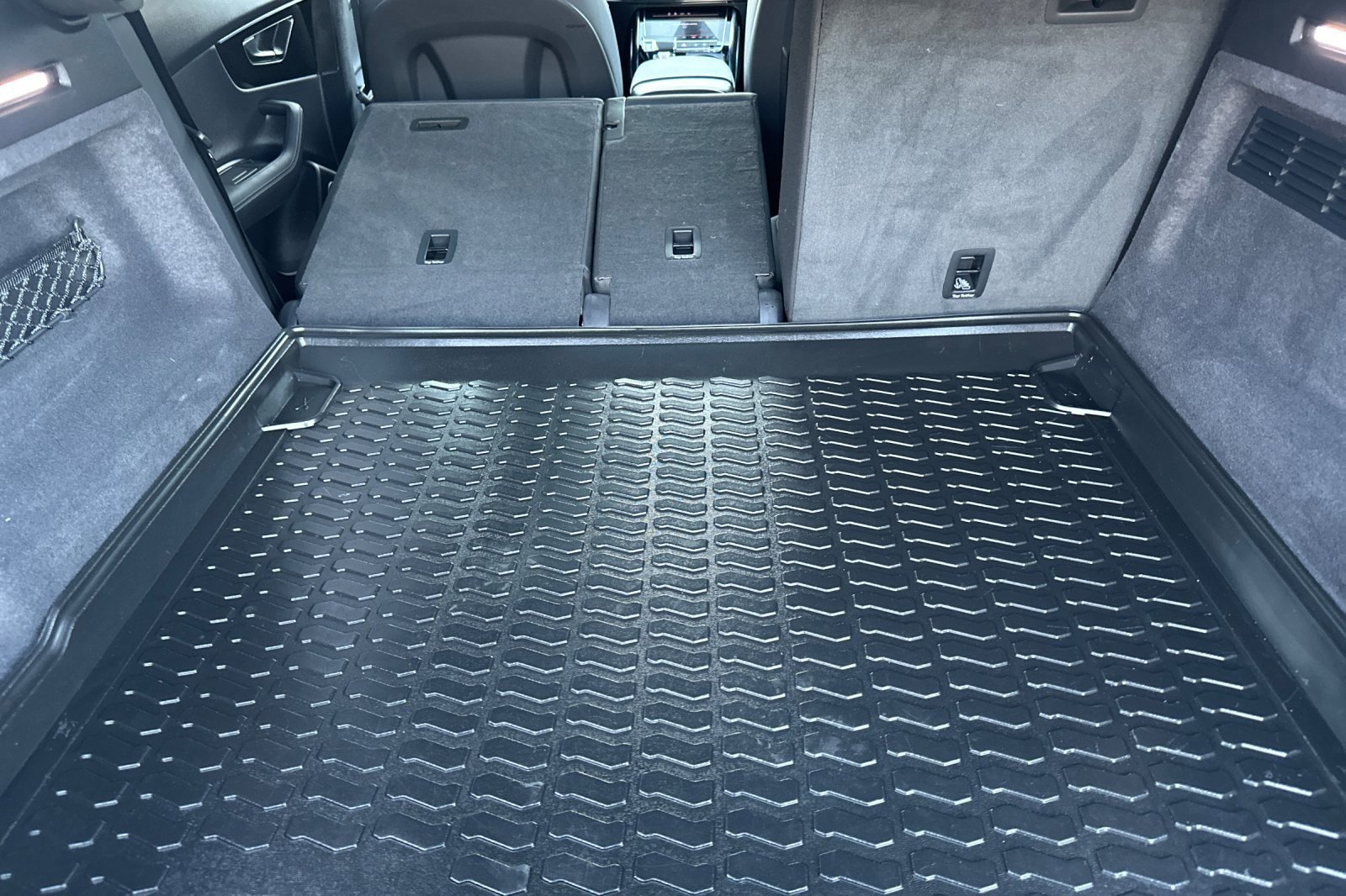 Used 2024 Audi Q8 Premium Plus w/ Premium Plus Package image 14