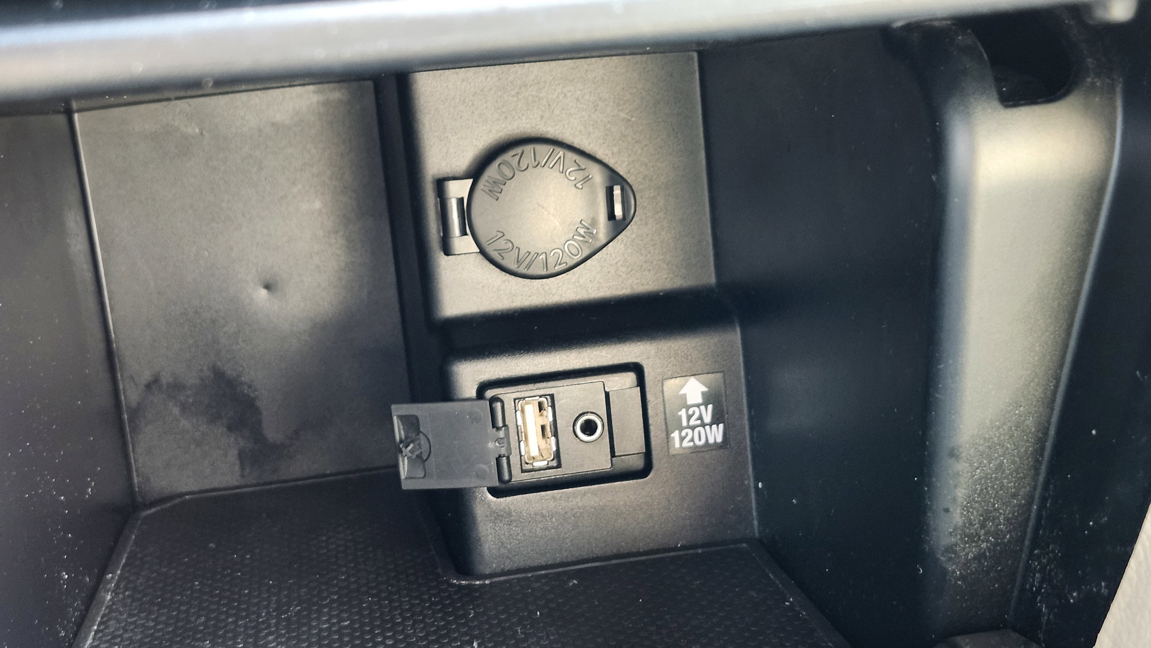 Used 2012 Toyota Camry LE image 25