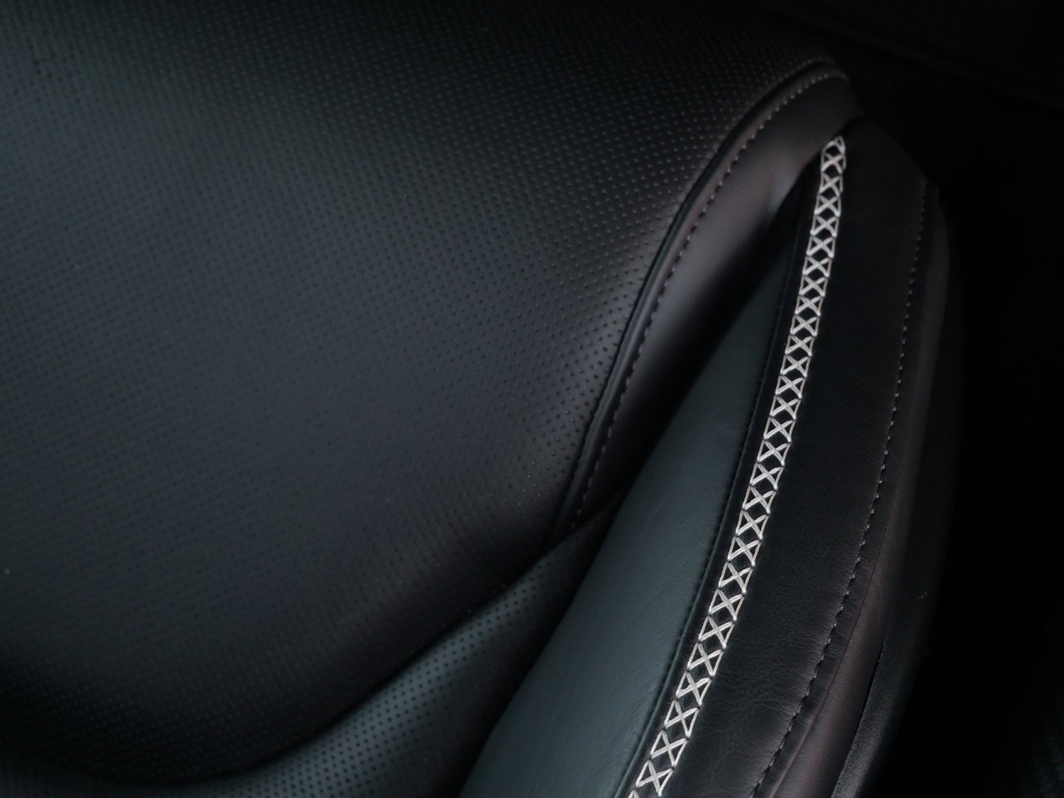 Used 2023 McLaren GT image 28