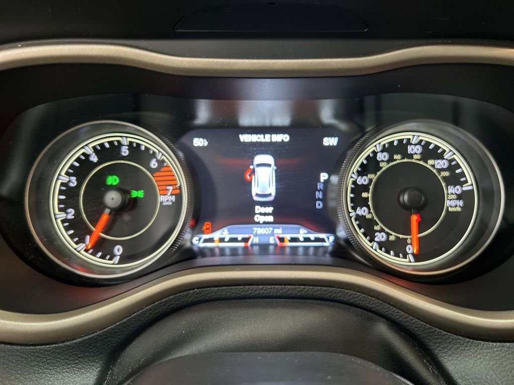 Used 2016 Jeep Cherokee Limited AWD/4WD image 13