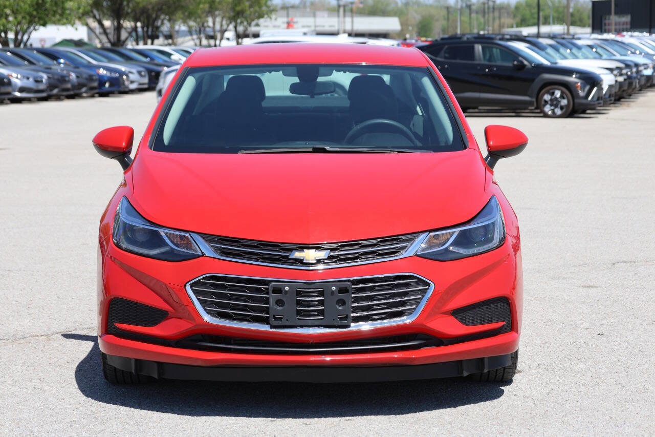 Used 2017 Chevrolet Cruze LT FWD image 2