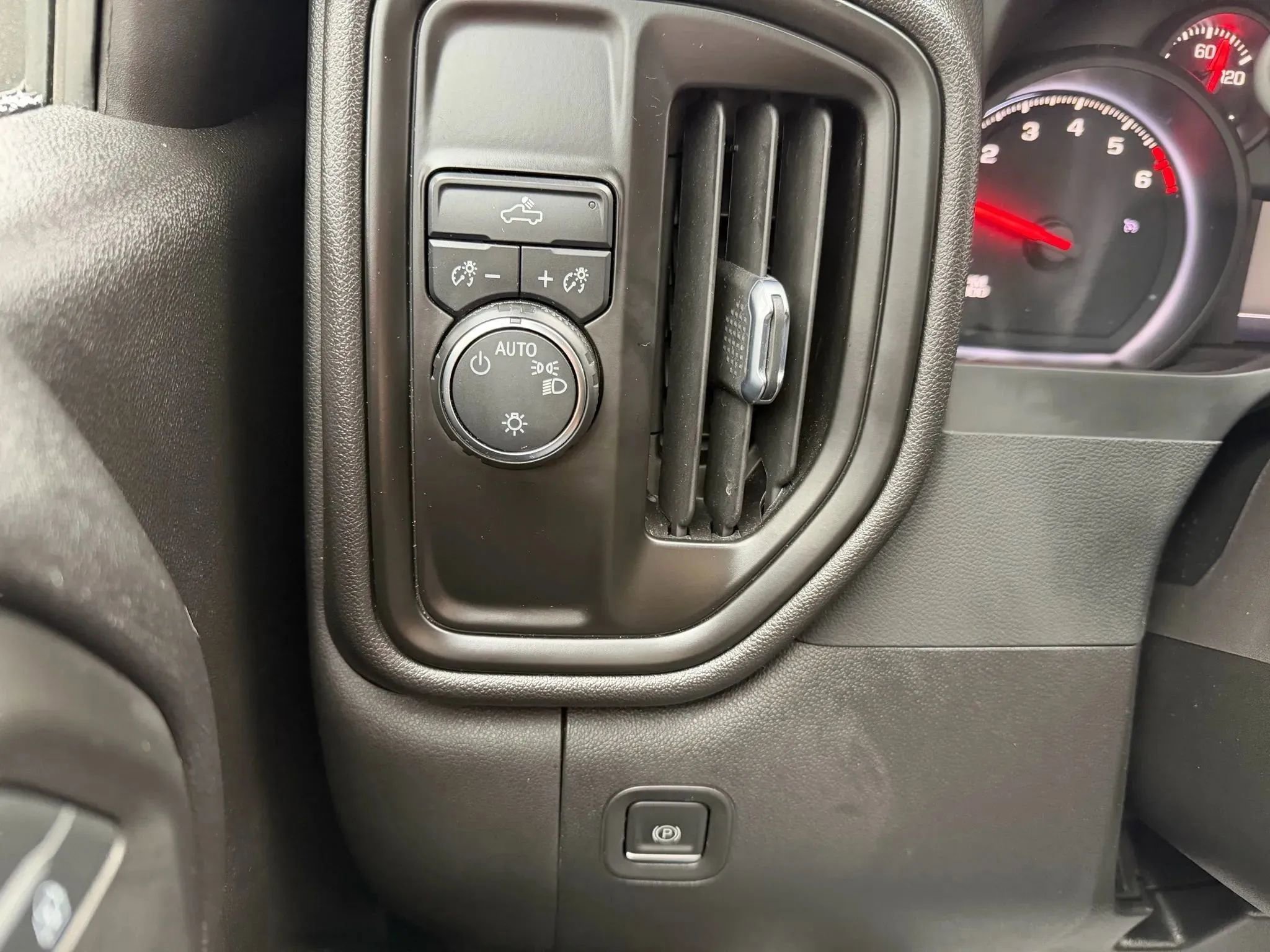 Used 2022 Chevrolet Silverado 1500 W/T image 37